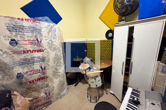 Sala de som de casa à venda com 3 quartos, 305m² em Industrial, Contagem