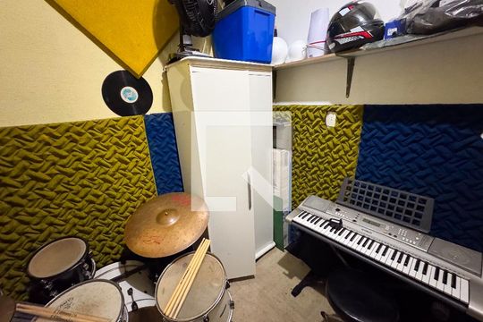 Sala de som de casa à venda com 3 quartos, 305m² em Industrial, Contagem