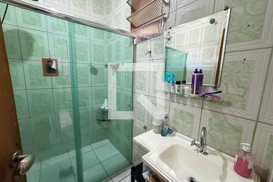 Banheiro de casa à venda com 3 quartos, 305m² em Industrial, Contagem