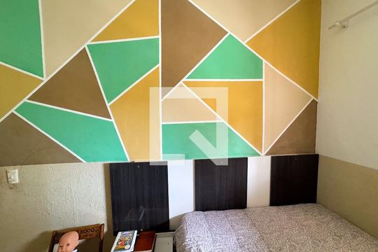 Quarto de casa à venda com 3 quartos, 305m² em Industrial, Contagem