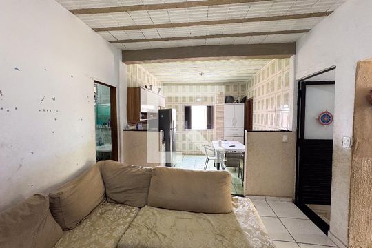 Sala de casa à venda com 3 quartos, 305m² em Industrial, Contagem