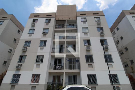 Fachada do bloco de apartamento para alugar com 2 quartos, 49m² em Taquara, Rio de Janeiro
