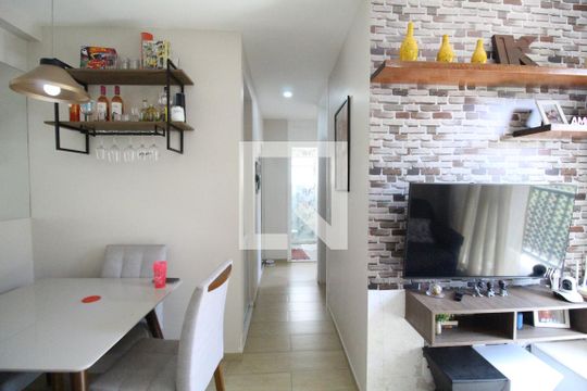 Sala - Corredor de apartamento para alugar com 2 quartos, 49m² em Taquara, Rio de Janeiro