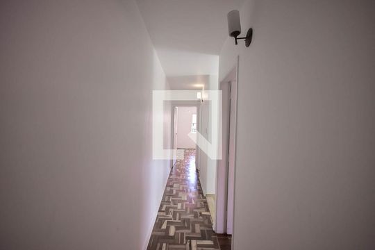 Corredor de casa à venda com 3 quartos, 170m² em Vila Sonia, São Paulo