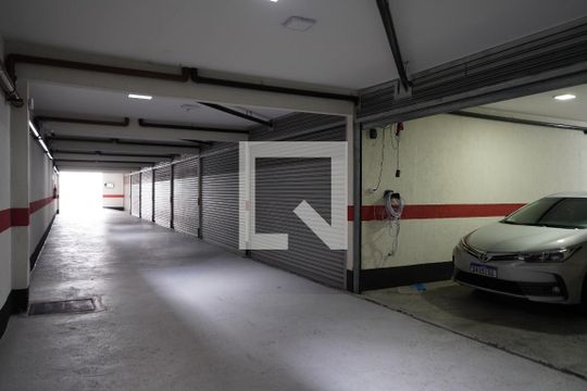 Garagem de casa de condomínio à venda com 3 quartos, 217m² em Vila Bertioga, São Paulo