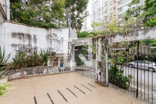 Garagem de casa à venda com 3 quartos, 130m² em Campo Belo, São Paulo