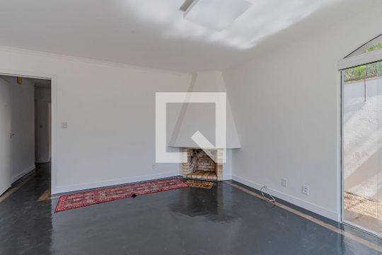 Sala de casa à venda com 3 quartos, 160m² em Guarujá, Porto Alegre