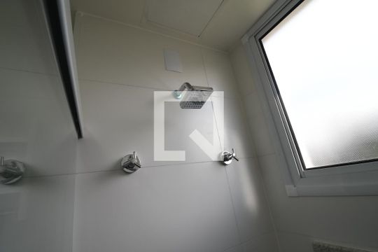 Banheiro  de apartamento para alugar com 2 quartos, 50m² em Mansões Santo Antônio, Campinas