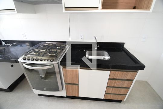 Cozinha de apartamento para alugar com 2 quartos, 50m² em Mansões Santo Antônio, Campinas