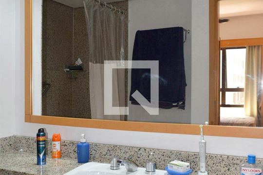 Banheiro de kitnet/studio para alugar com 1 quarto, 76m² em Jardim Paulista, São Paulo