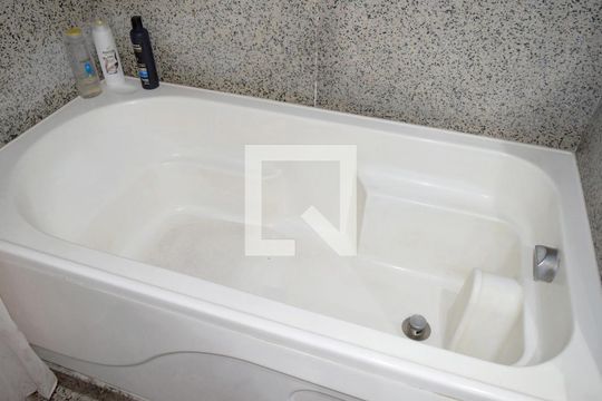 Banheiro de kitnet/studio para alugar com 1 quarto, 76m² em Jardim Paulista, São Paulo