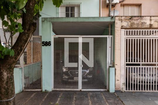 Fachada de casa para alugar com 2 quartos, 150m² em Vila Cordeiro, São Paulo