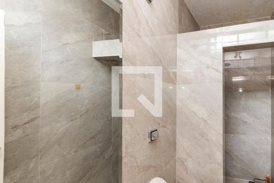 Banheiro de casa para alugar com 2 quartos, 150m² em Vila Cordeiro, São Paulo