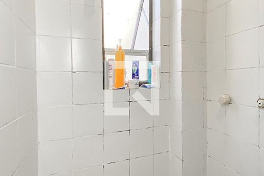 Banheiro de apartamento para alugar com 1 quarto, 49m² em Centro, São Leopoldo