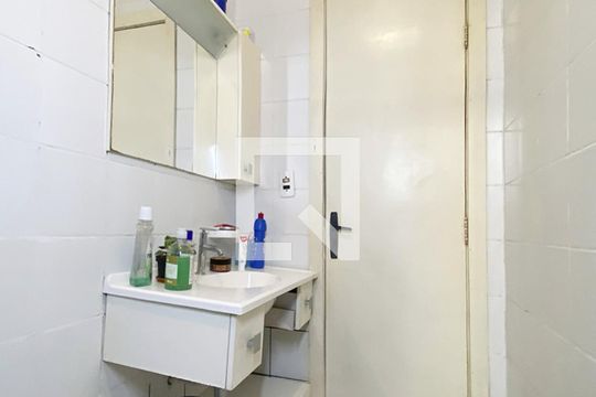 Banheiro de apartamento para alugar com 1 quarto, 49m² em Centro, São Leopoldo