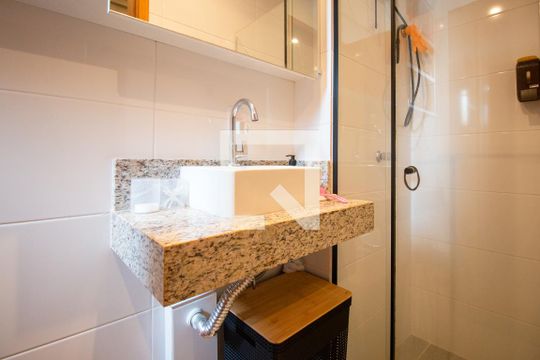 Banheiro de apartamento à venda com 1 quarto, 27m² em Chácara Santo Antônio (zona Sul), São Paulo