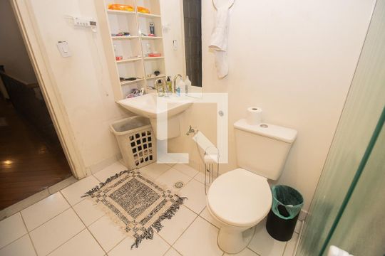 Banheiro de casa para alugar com 3 quartos, 197m² em Cambuci, São Paulo