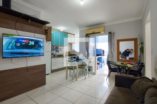 Sala de apartamento para alugar com 2 quartos, 64m² em Maracanã, Praia Grande