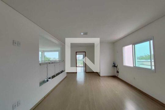 Sala de TV de casa de condomínio para alugar com 4 quartos, 333m² em Swiss Park, Campinas