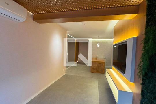 Sala de apartamento para alugar com 2 quartos, 75m² em Alphaville Industrial, Barueri