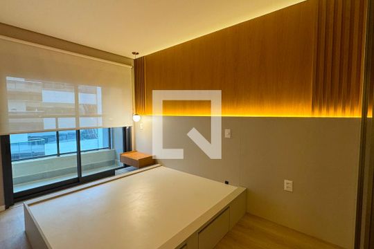 Suíte 1 de apartamento para alugar com 2 quartos, 75m² em Alphaville Industrial, Barueri