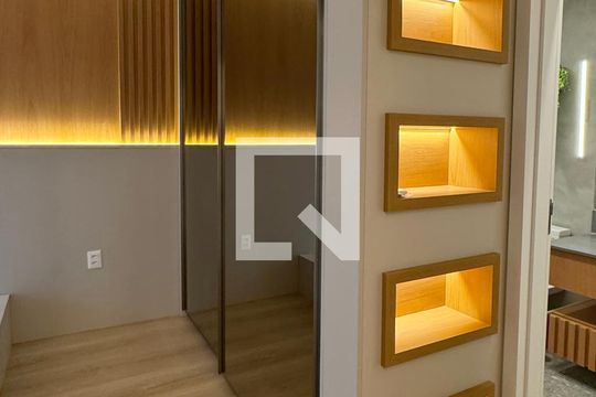 Suíte 1 de apartamento para alugar com 2 quartos, 75m² em Alphaville Industrial, Barueri