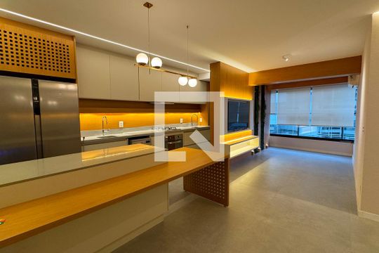 Sala de apartamento para alugar com 2 quartos, 75m² em Alphaville Industrial, Barueri