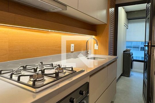 Cozinha de apartamento para alugar com 2 quartos, 75m² em Alphaville Industrial, Barueri