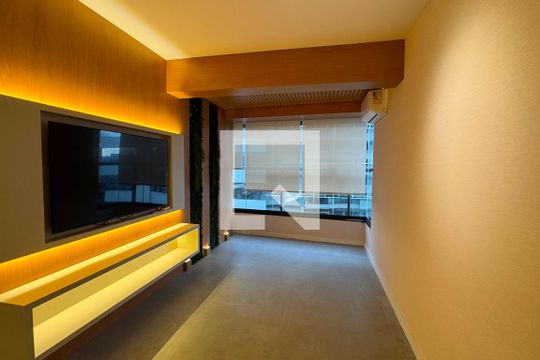 Sala de apartamento para alugar com 2 quartos, 75m² em Alphaville Industrial, Barueri