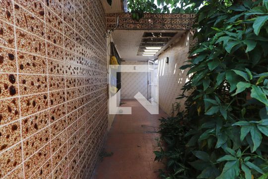 Corredor  de casa à venda com 3 quartos, 510m² em Vila Carrão, São Paulo