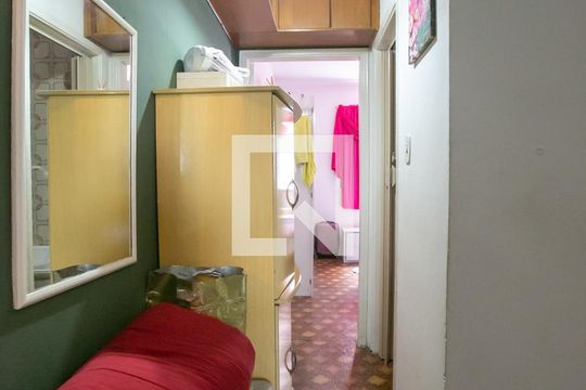 Corredor de casa para alugar com 2 quartos, 250m² em Itaquera, São Paulo