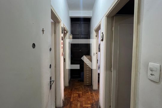 Corredor de apartamento para alugar com 1 quarto, 80m² em Cerqueira César, São Paulo