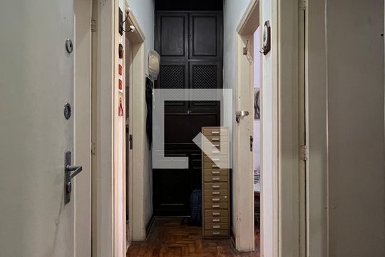 Corredor de apartamento para alugar com 1 quarto, 80m² em Cerqueira César, São Paulo