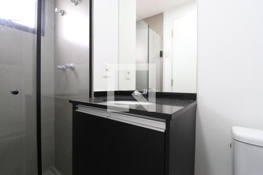 Banheiro de kitnet/studio para alugar com 1 quarto, 29m² em Bom Retiro, São Paulo