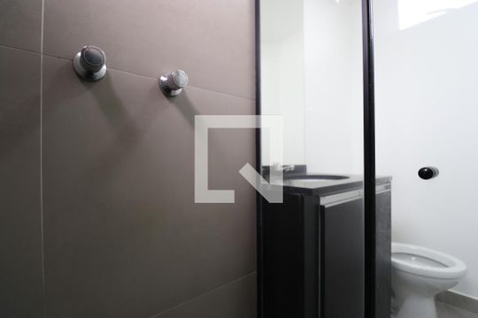 Banheiro de kitnet/studio para alugar com 1 quarto, 29m² em Bom Retiro, São Paulo