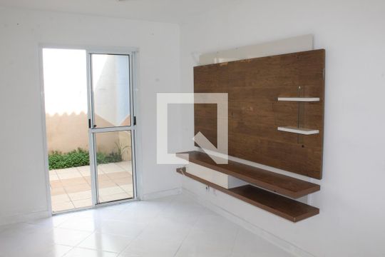 Casa de Condomínio para alugar com 2 quartos, 60m² em Granja Viana, Cotia