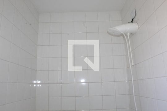 Banheiro de casa de condomínio para alugar com 2 quartos, 60m² em Granja Viana, Cotia