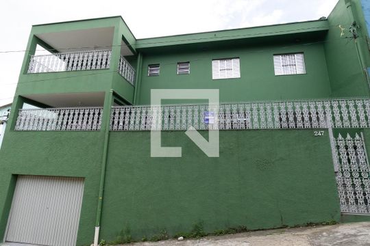 Fachada de casa à venda com 3 quartos, 200m² em Vila Paranagua, São Paulo