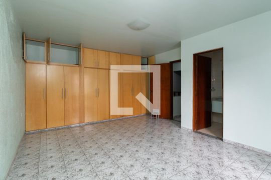 Suíte de casa à venda com 3 quartos, 200m² em Vila Paranagua, São Paulo