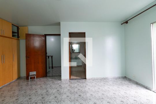Suíte de casa à venda com 3 quartos, 200m² em Vila Paranagua, São Paulo