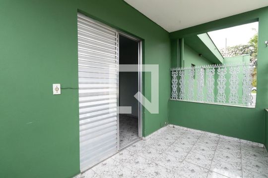 Varanda Suíte de casa à venda com 3 quartos, 200m² em Vila Paranagua, São Paulo