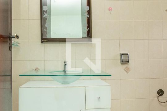 Banheiro da Suíte de casa à venda com 3 quartos, 200m² em Vila Paranagua, São Paulo