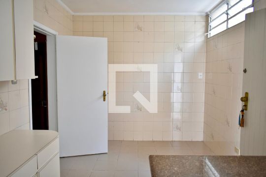Cozinha de casa à venda com 3 quartos, 243m² em Mirandópolis, São Paulo