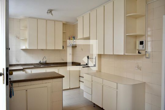 Cozinha de casa à venda com 3 quartos, 243m² em Mirandópolis, São Paulo