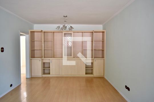 Casa à venda com 3 quartos, 243m² em Mirandópolis, São Paulo