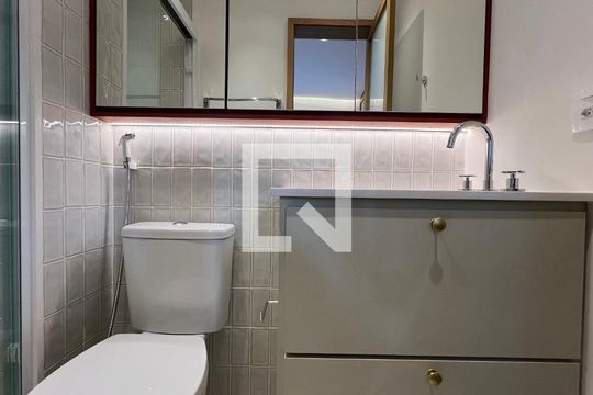 Banheiro da Suíte de kitnet/studio à venda com 1 quarto, 23m² em Pinheiros, São Paulo