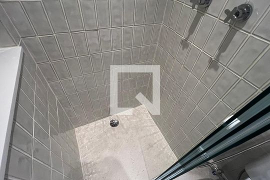 Banheiro da Suíte de kitnet/studio à venda com 1 quarto, 23m² em Pinheiros, São Paulo