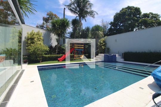 Área comum de casa à venda com 4 quartos, 637m² em Interlagos, São Paulo
