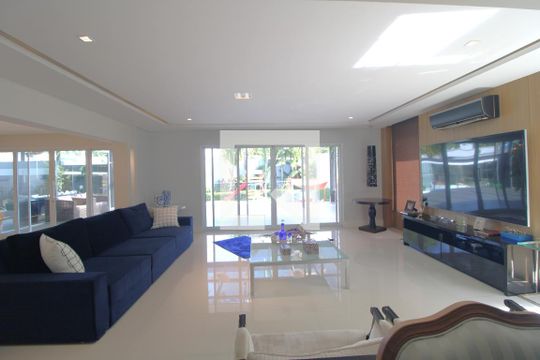 Casa à venda com 4 quartos, 637m² em Interlagos, São Paulo