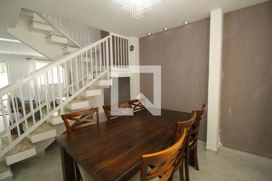 Sala de casa de condomínio à venda com 3 quartos, 150m² em Jacarepaguá, Rio de Janeiro